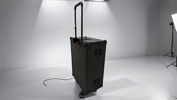 a balck trolley flight case with castor